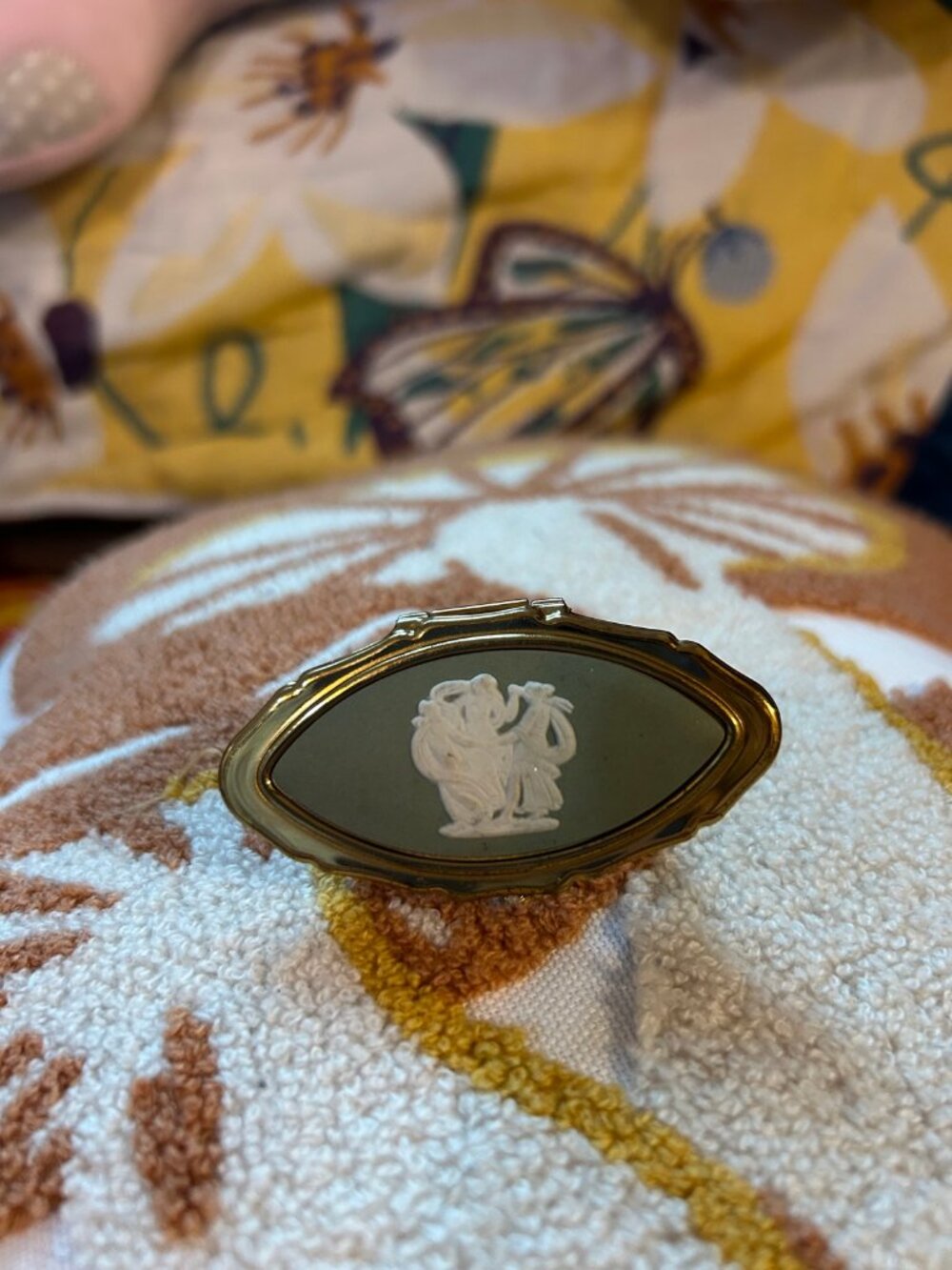 Vintage Stratton Lipstick Mirror Case Cameo Three Graces Gold Tone